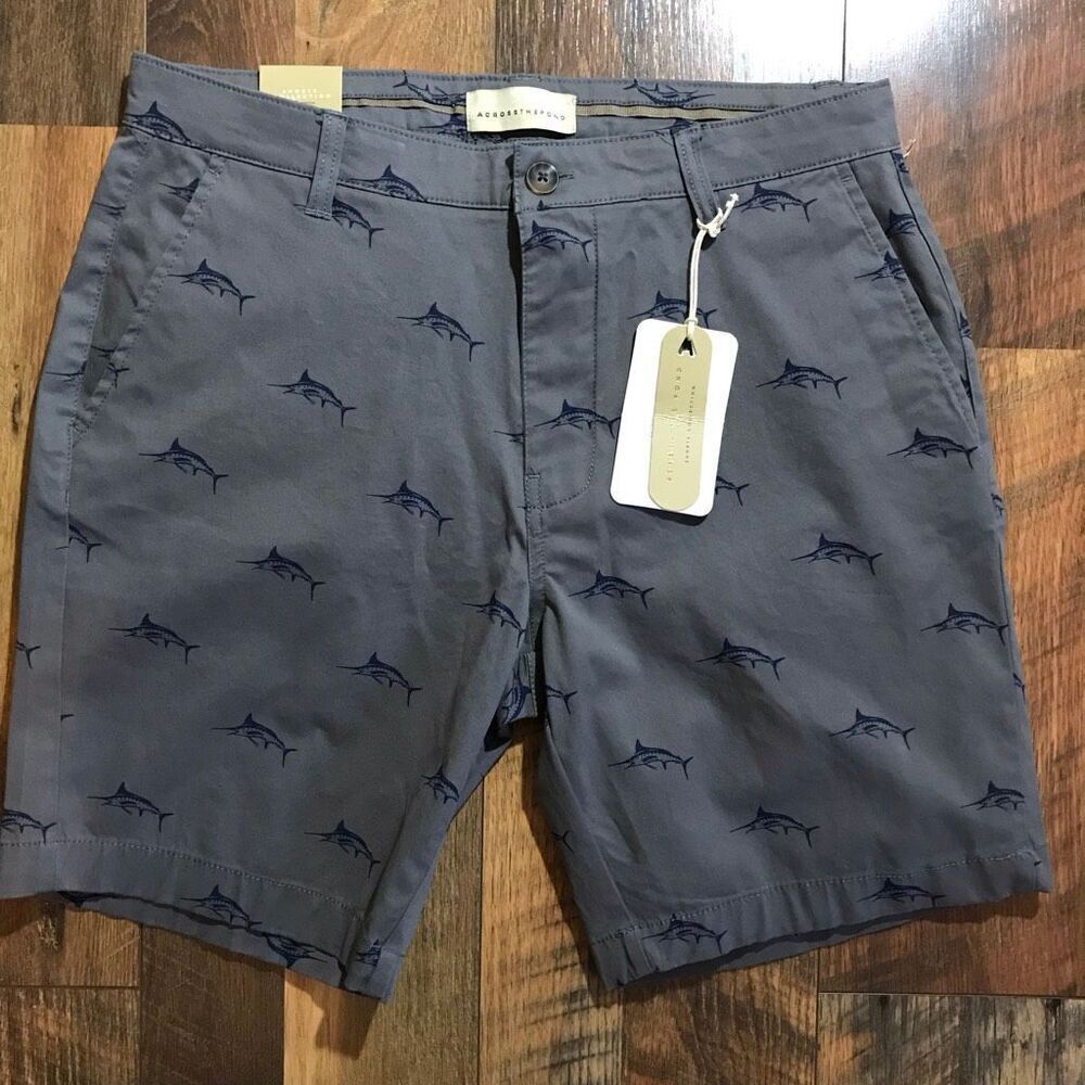 Across the pond Mens Shorts SZ 38 pockets cotton Gray fish print New with tags